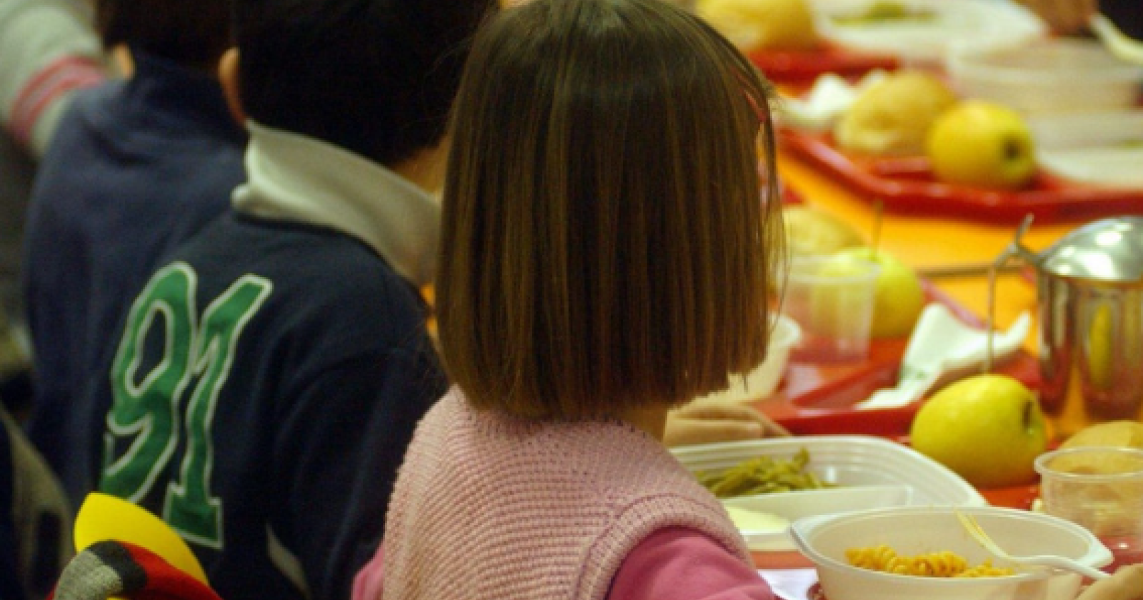 Ritardi e aumenti: la mensa scolastica ad Avigliano mette in difficoltà le famiglie