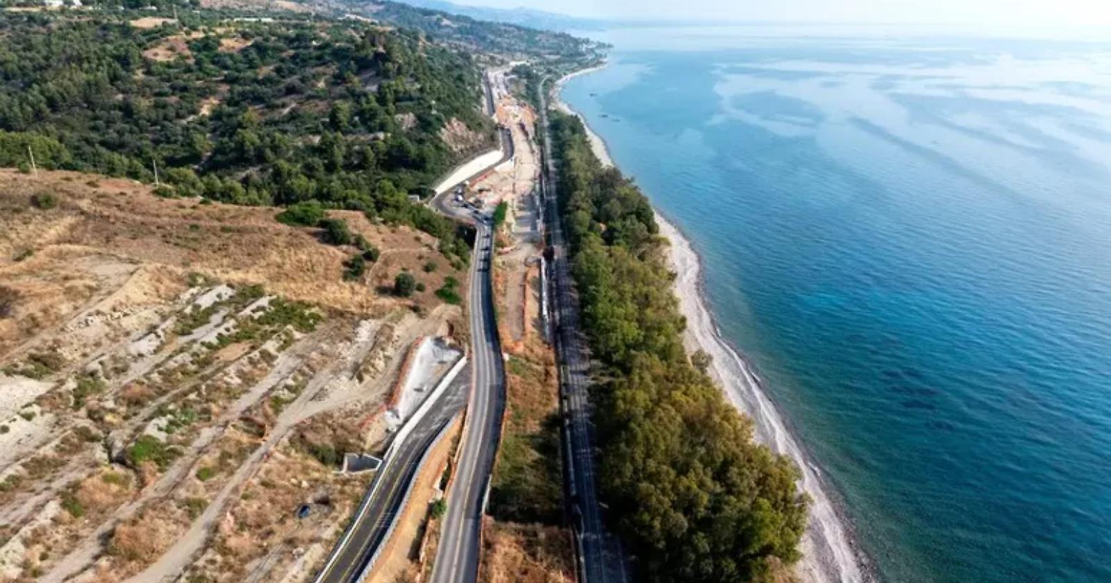 Statale Ionica 106, superato il 76 per cento dei lavori del Terzo Megalotto: prende forma l’asse strategico del Sud