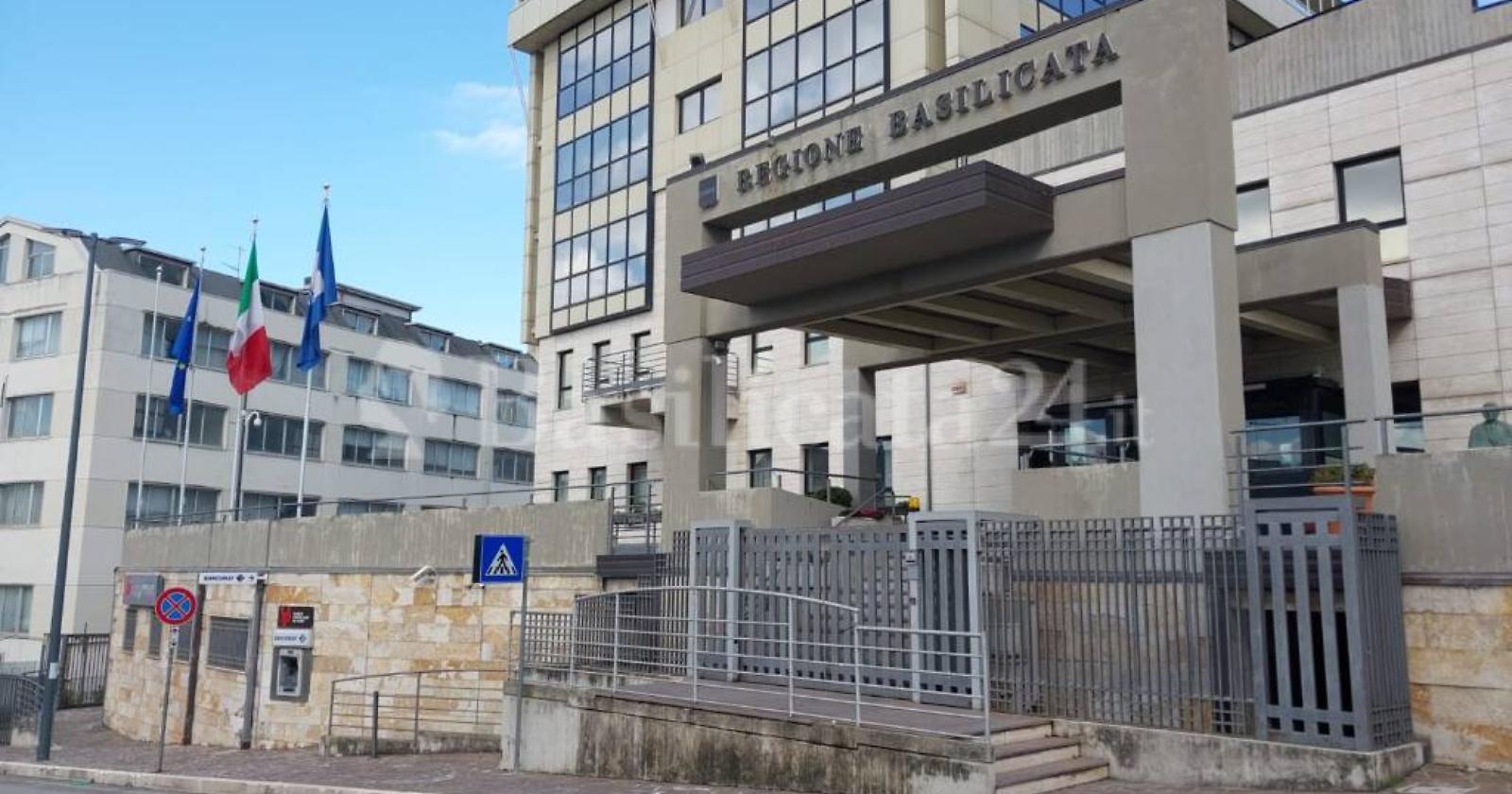 Campo largo, vista stretta: la sinistra lucana si arrampica sulle parole