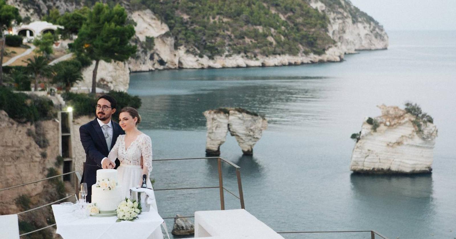 E' Baia dei Faraglioni sul Gargano la meta preferita dei matrimoni stranieri: vengono a sposarsi persino dall'Australia