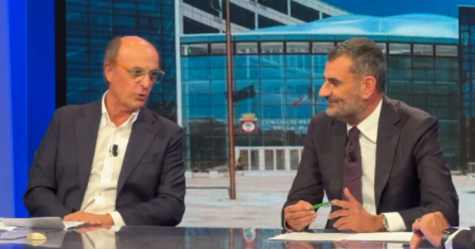 A 20 giorni dalle elezioni regionali in Puglia Decaro è dato per vincente con un margine di 30 punti su Lobuono