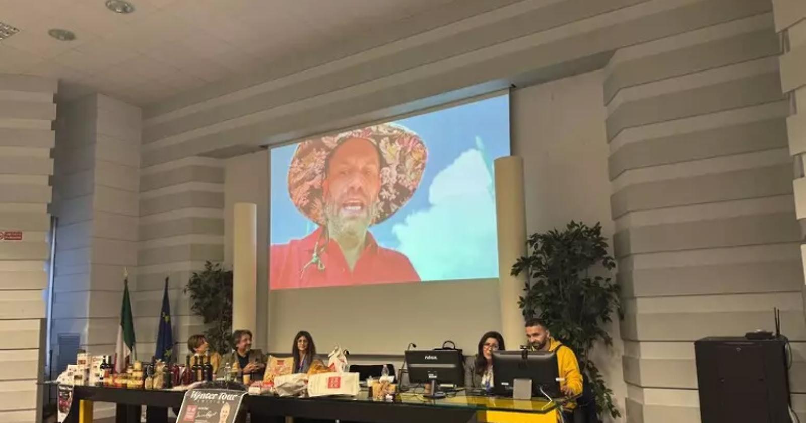 In Cluster Winter Tour, la Basilicata si racconta con Simone Rugiati e il “Basilipacco” natalizio