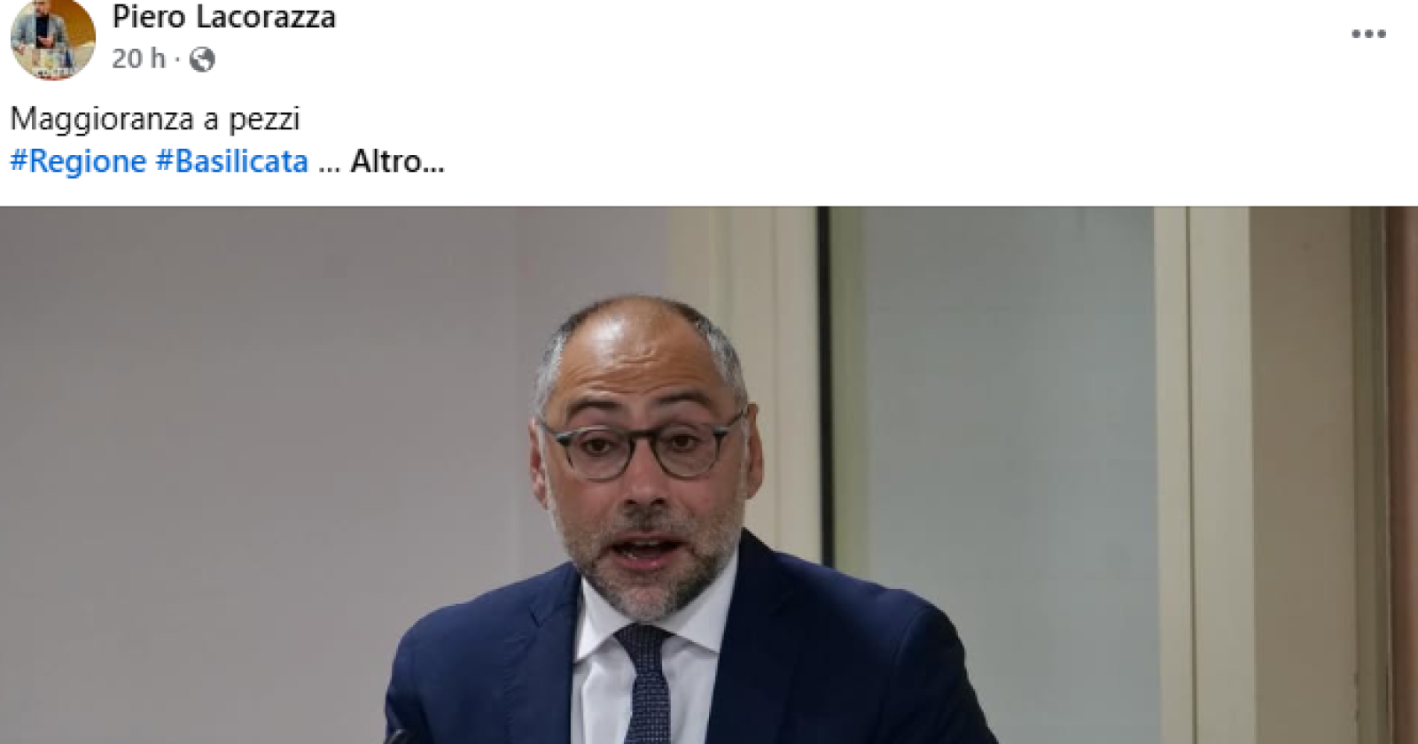 Mentre la casa del centrosinistra brucia, Lacorazza dà lezioni dagli spalti