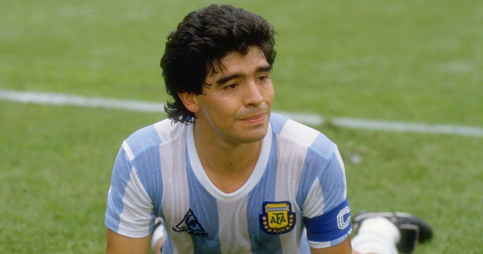 Maradona, l’uomo che rese sacro il gioco e umano il mito
