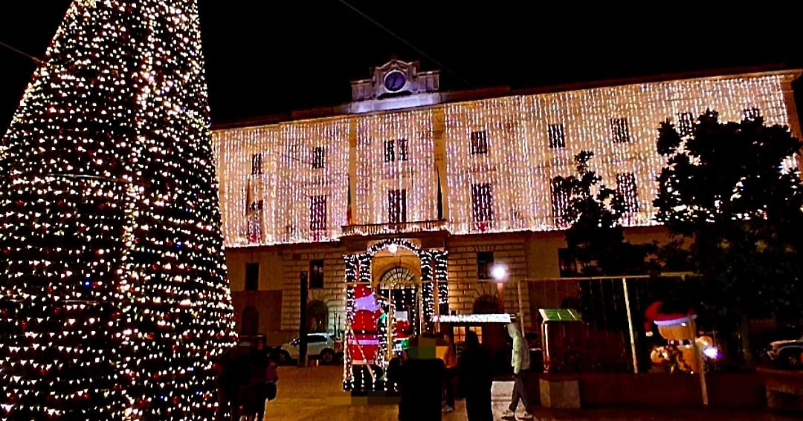 Natale 2025, Potenza si veste di magia: il sindaco Telesca supera la prova a pieni voti