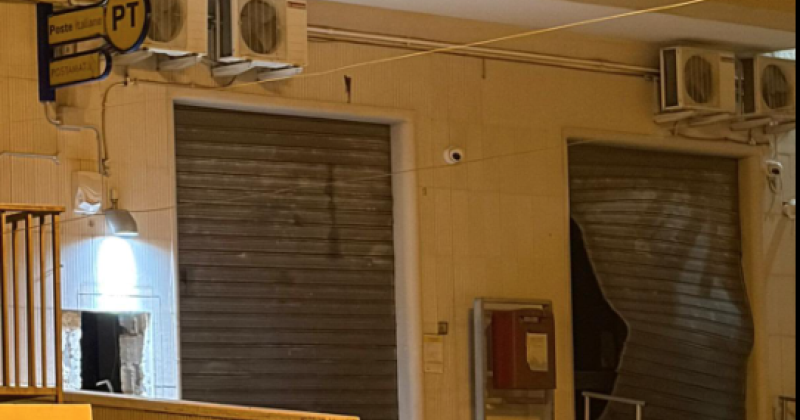 Rocchetta Sant’Antonio, due boati nella notte: sventrato il Postamat in corso Principe Umberto