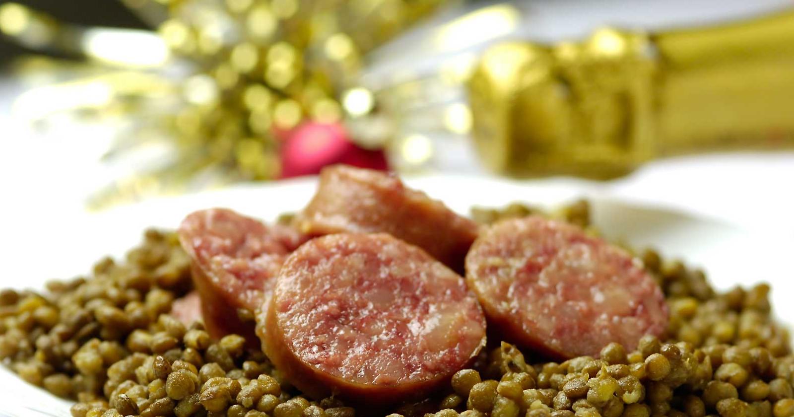 Capodanno 2025-2026, gli italiani spenderanno in media 127 euro per il cenone in casa