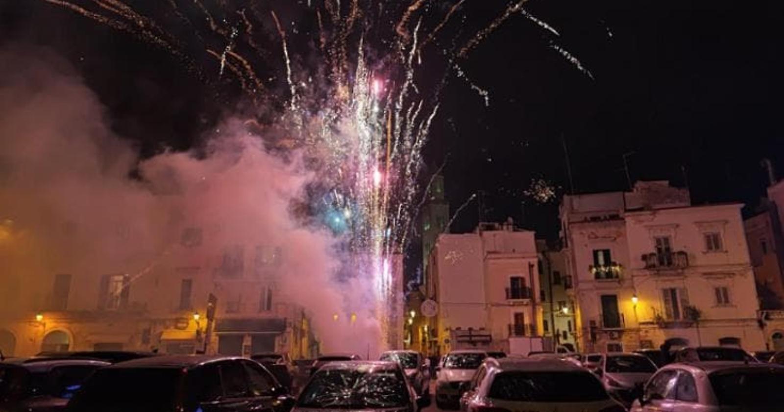 Un ragazzo di 17 anni che perde una mano, due balconi incendiati, l'assalto al bancomat: il Capodanno da guerriglia in provincia di Foggia