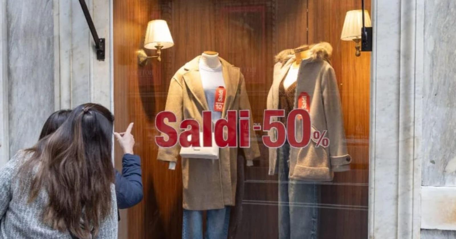 A Matera partono i saldi invernali: vetrine rinnovate e attese dei commercianti