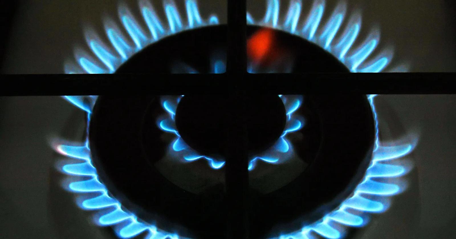 Clima e geopolitica spingono il gas: rialzo del 4,8 per cento e famiglie sotto pressione