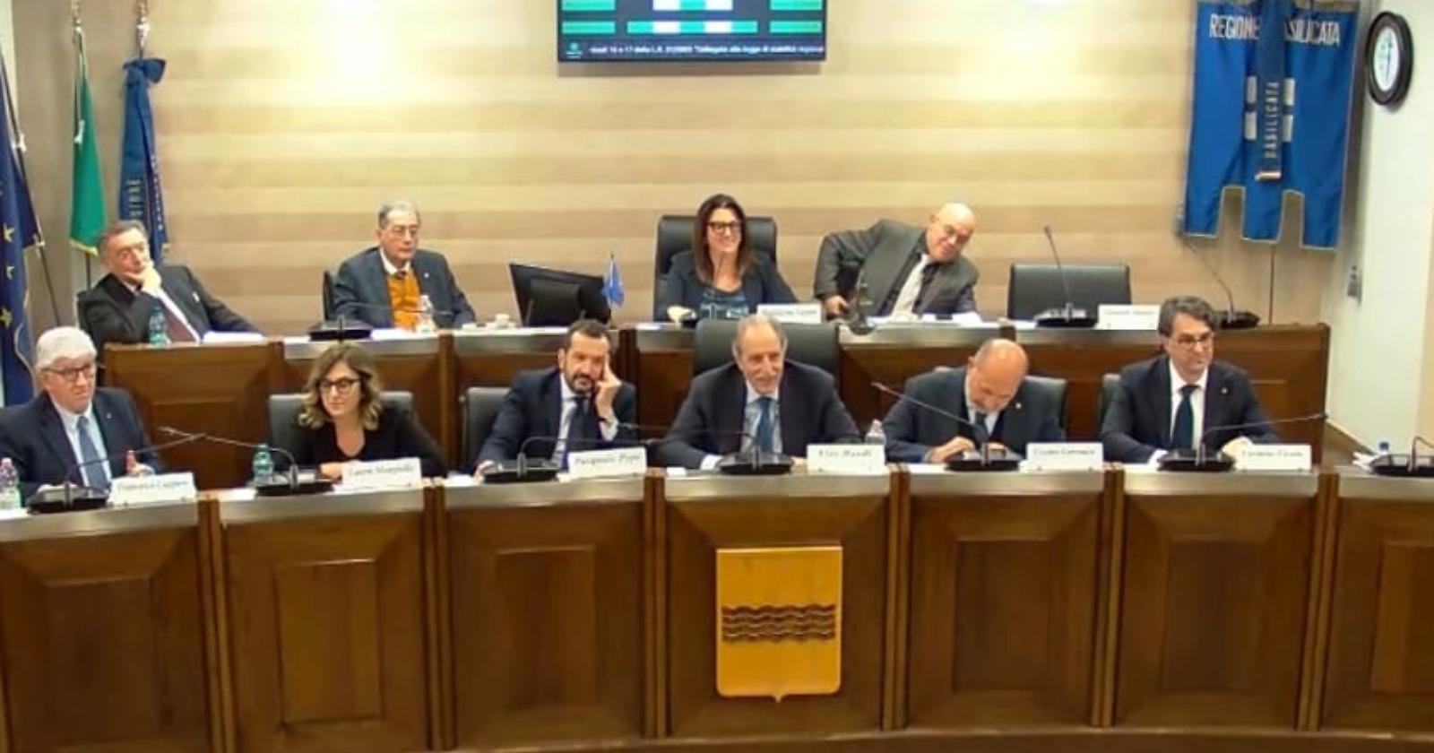 Scintille Chiorazzo-Latronico. L'assessore precisa: "Insulti e minacce in Aula inaccettabili, non c&rsquo;entravano i vitalizi"