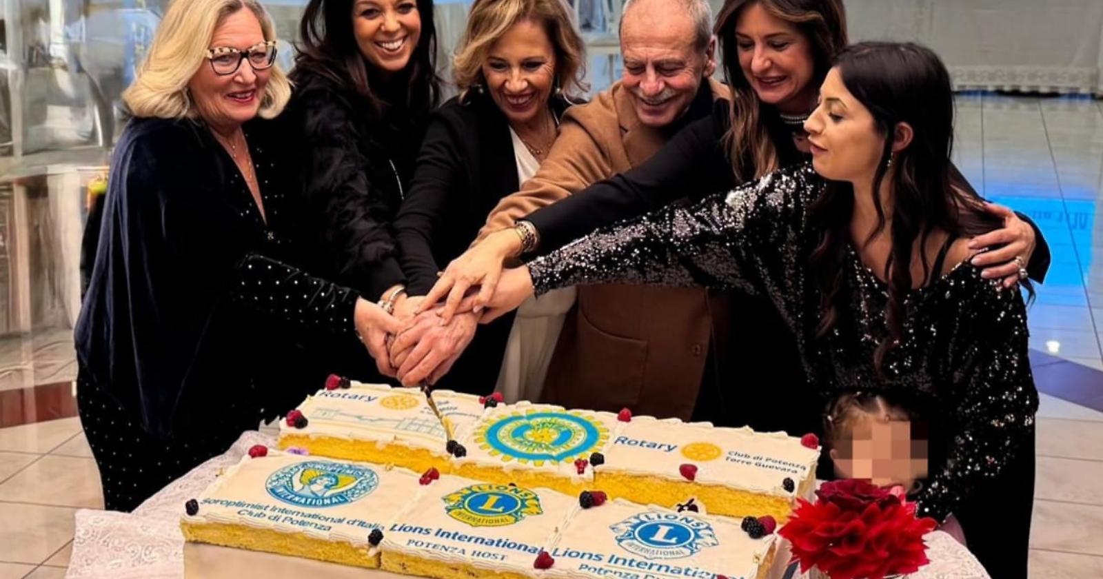 Carnevale solidale: i club service uniti per una borsa di studio