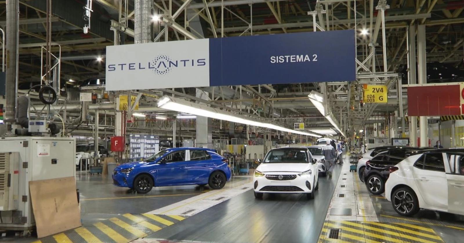 Da John Elkann a Filosa passando per Tavares: pioggia di milioni mentre gli stabilimenti Stellantis soffrono