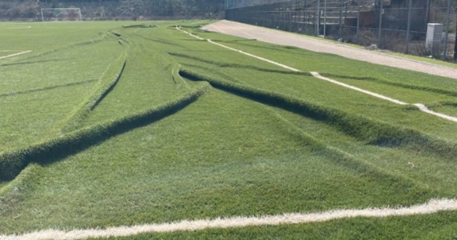 Potenza, l&rsquo;elicottero del ministro Nordio atterra sul campo Federale: danni al manto e bufera politica