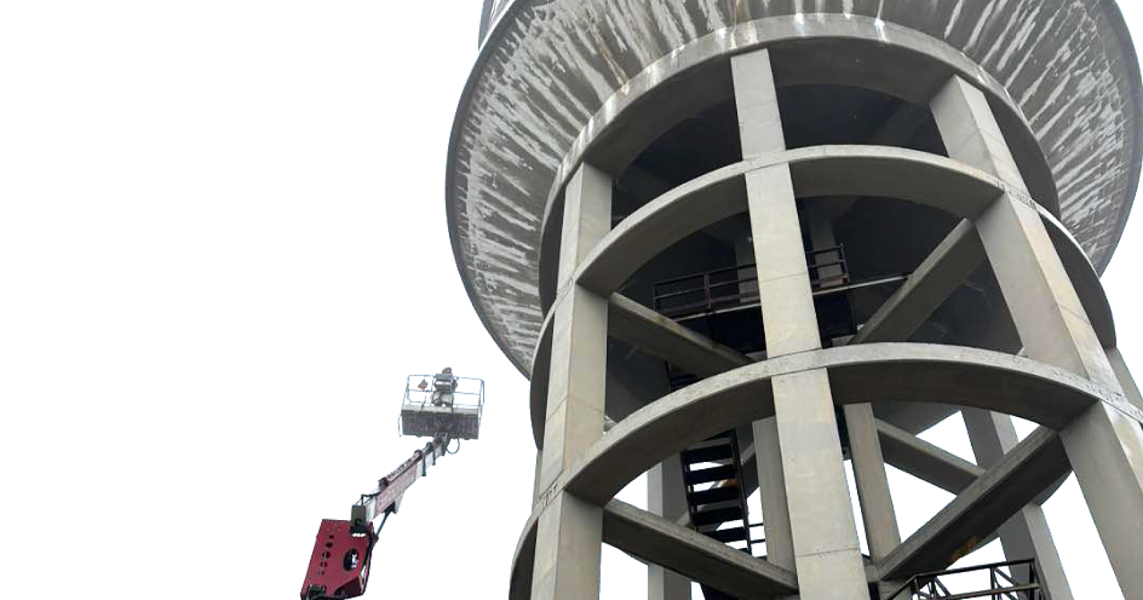 Fine dell&rsquo;attesa a Miglionico: il serbatoio pensile diventa il simbolo della svolta di Acquedotto Lucano