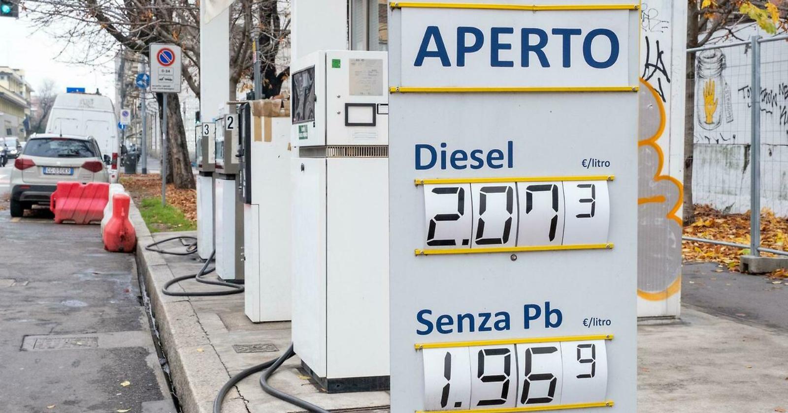 Caro carburanti, taglio delle accise al bivio