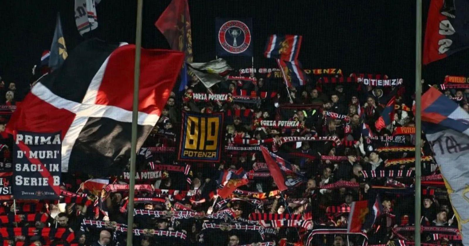 La notte d&rsquo;amore &egrave; rossobl&ugrave;: 330 chilometri per sentirsi vivi