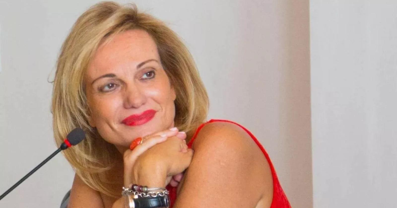 Il passo rapido di Lorenza Licenziati tra le pieghe di una citt&agrave; incompiuta 