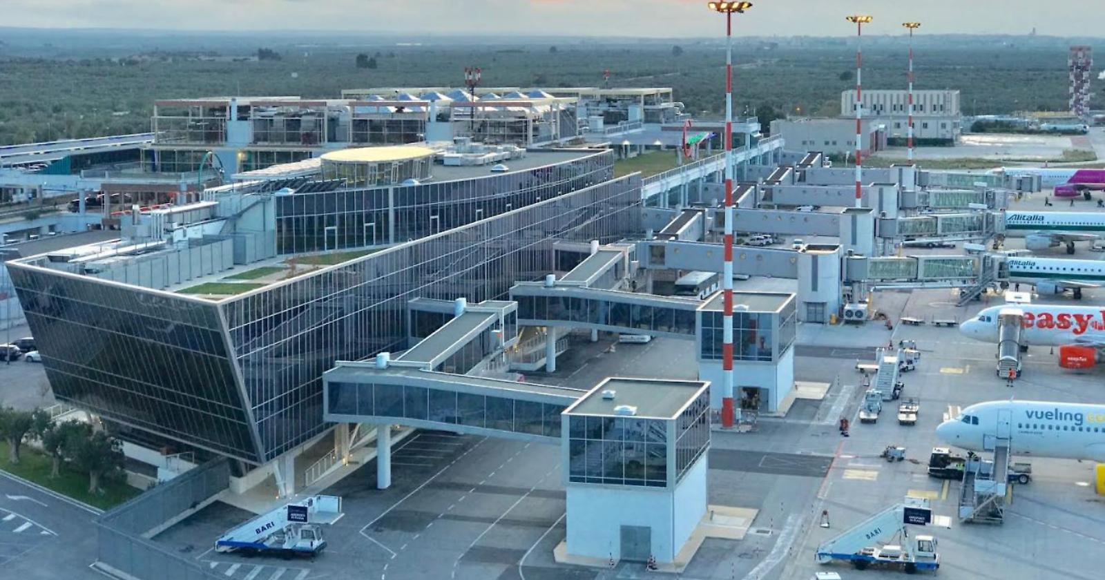 La Puglia paga la guerra di Trump e Netanyahu all'Iran: l'aeroporto di Brindisi senza carburante per gli aerei