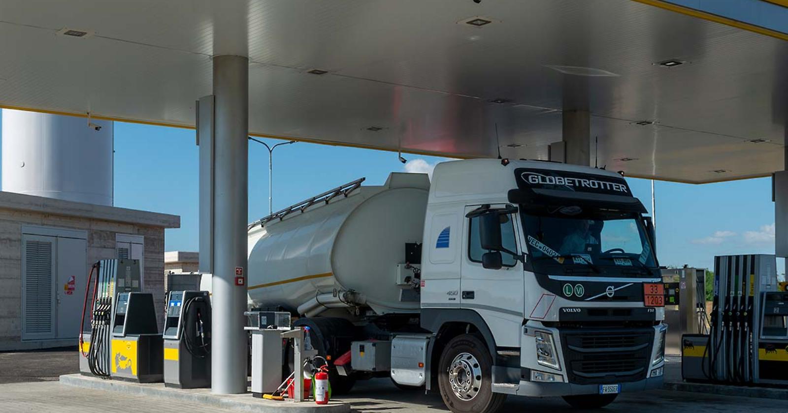 Emergenza carburanti, Unatras minaccia il fermo nazionale dell&rsquo;autotrasporto