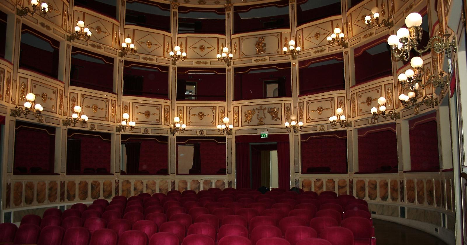 Il teatro non &egrave; un ufficio
