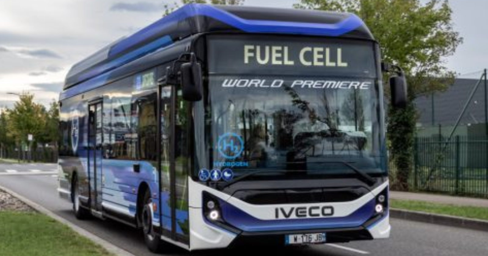 Iveco e Hyundai presentano E-Way H2: il primo autobus urbano a idrogeno che sarà prodotto a Foggia e ad Annonay