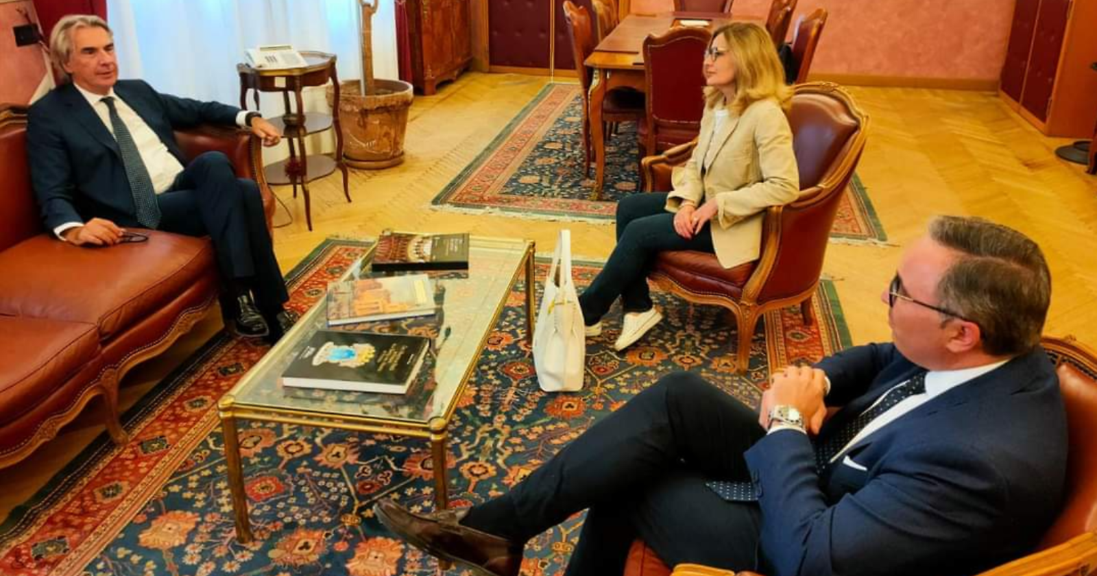 Delinquenti che bruciano tubi in pvc inquinando l'ambiente, Lovecchio e Naturale chiedono al prefetto di Foggia di intervenire