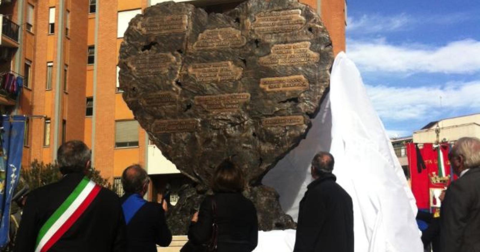 Un grande cuore per racchiudere il ricordo di tutte le vittime di Viale Giotto