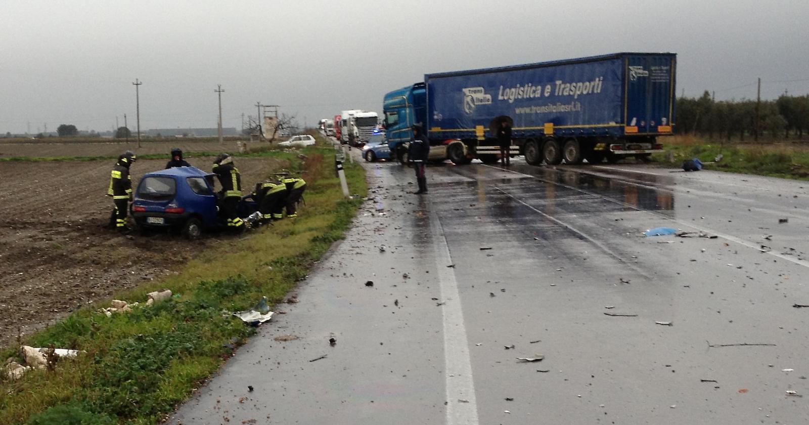 L'incidente mortale (foto concesse dai Vigili del Fuoco)