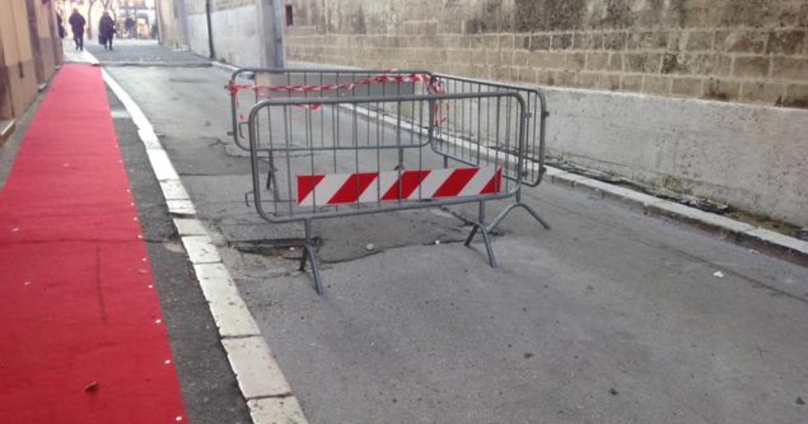 Foggia, da venti giorni strada sbarrata persino alle ambulanze