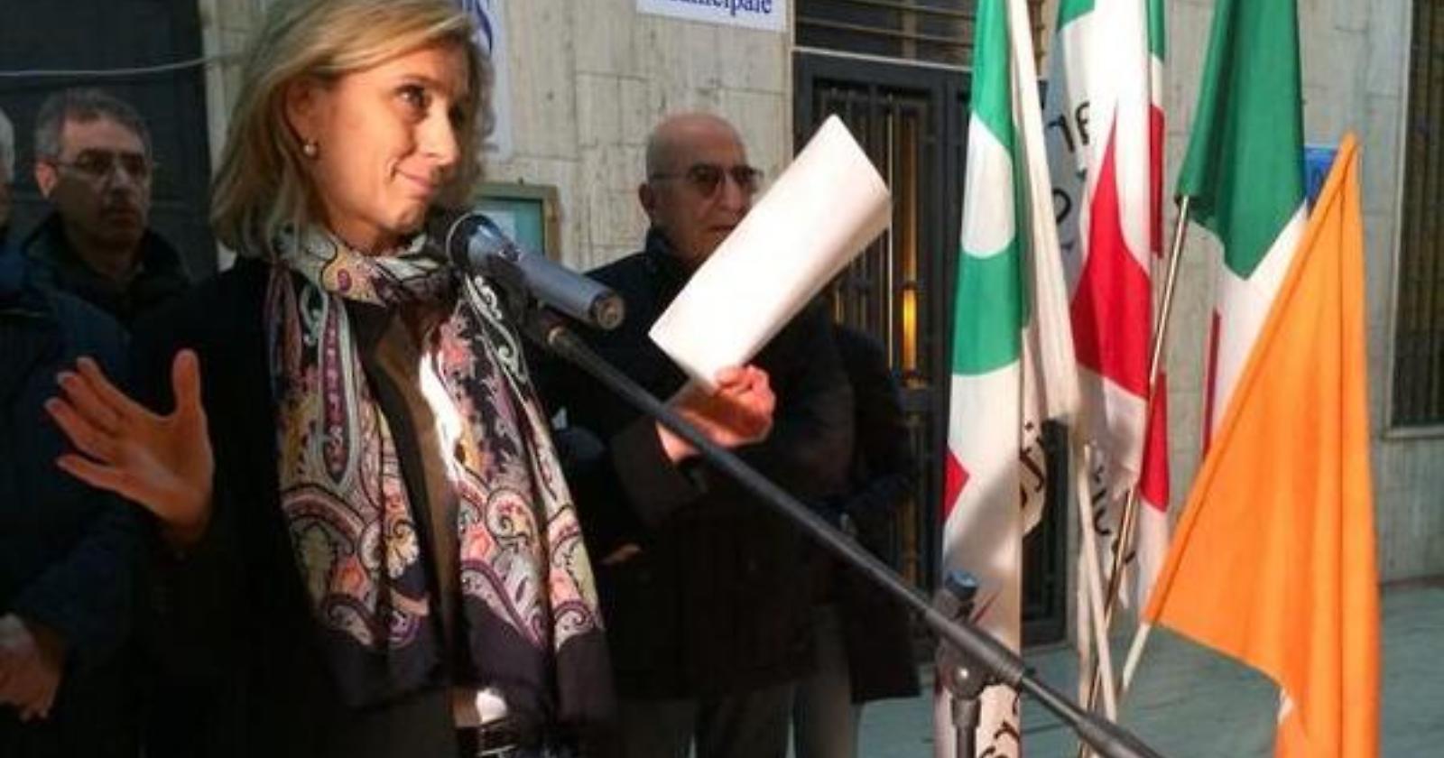 Orta, Calvio: «9 farabutti politici hanno provocato la crisi del Comune»
