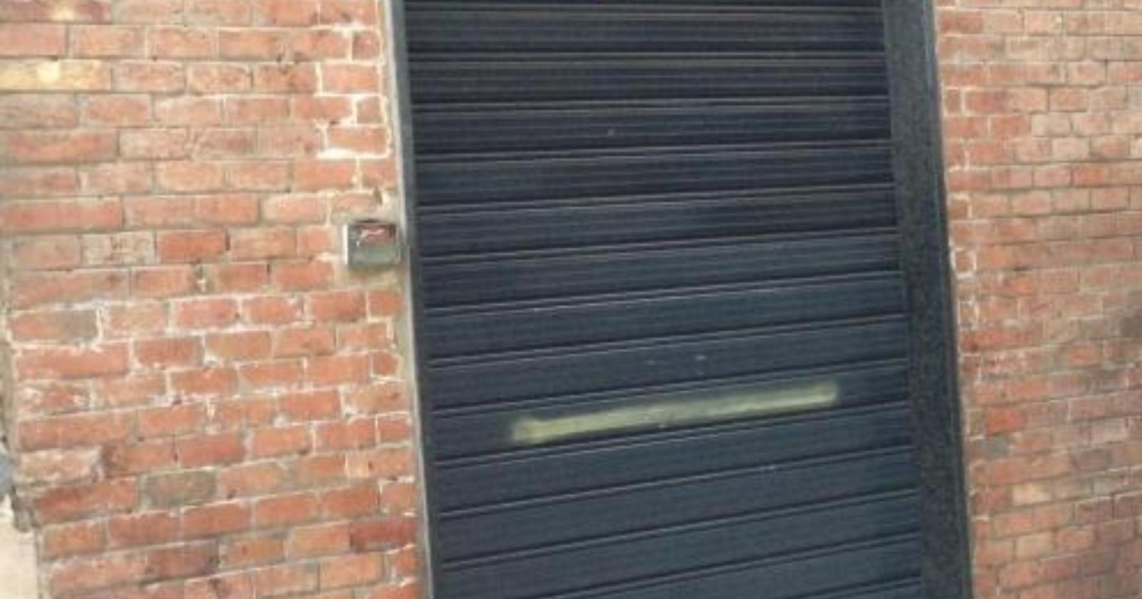 Piazza Mercato, macellaio schiacciato dai debiti: si toglie la vita nella propria bottega
