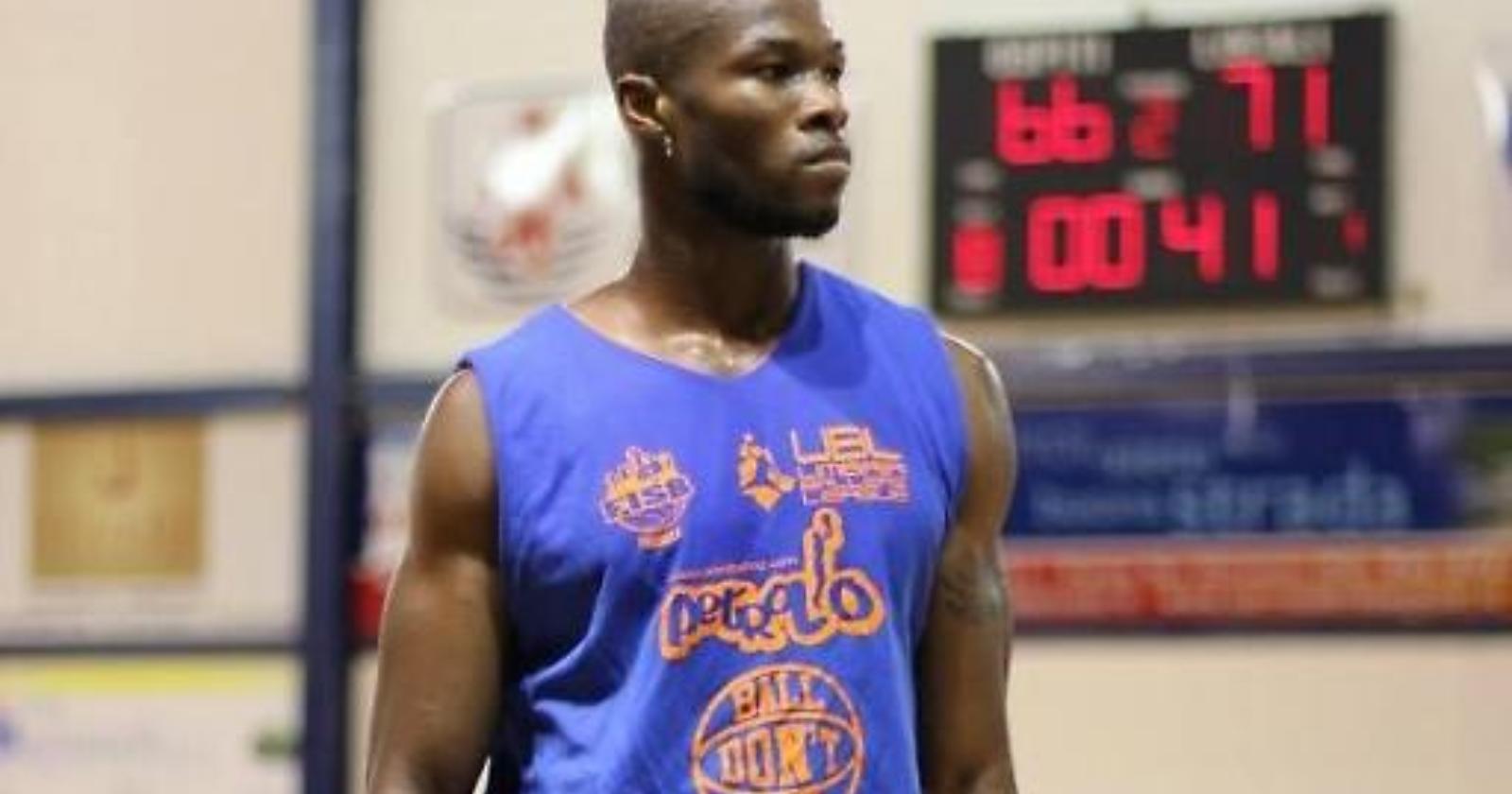 La Bisanum Viaggi Vieste mostra i muscoli: con la maglia del team garganico  Marc Cedric Guede