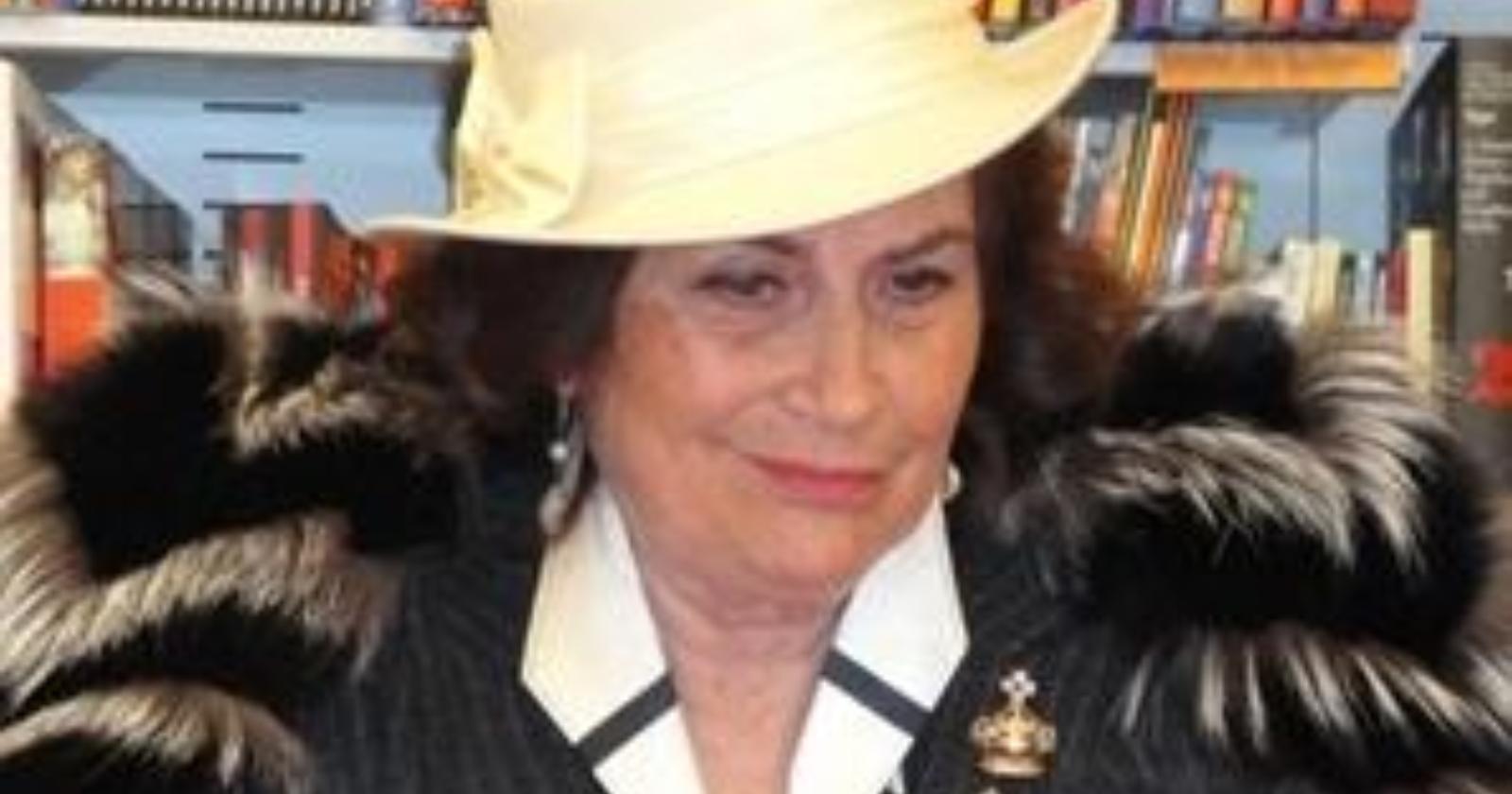 Bianca Tragni  prepara per Cerignola  il “Tè con l’Autore” con “fior… da Fiore”