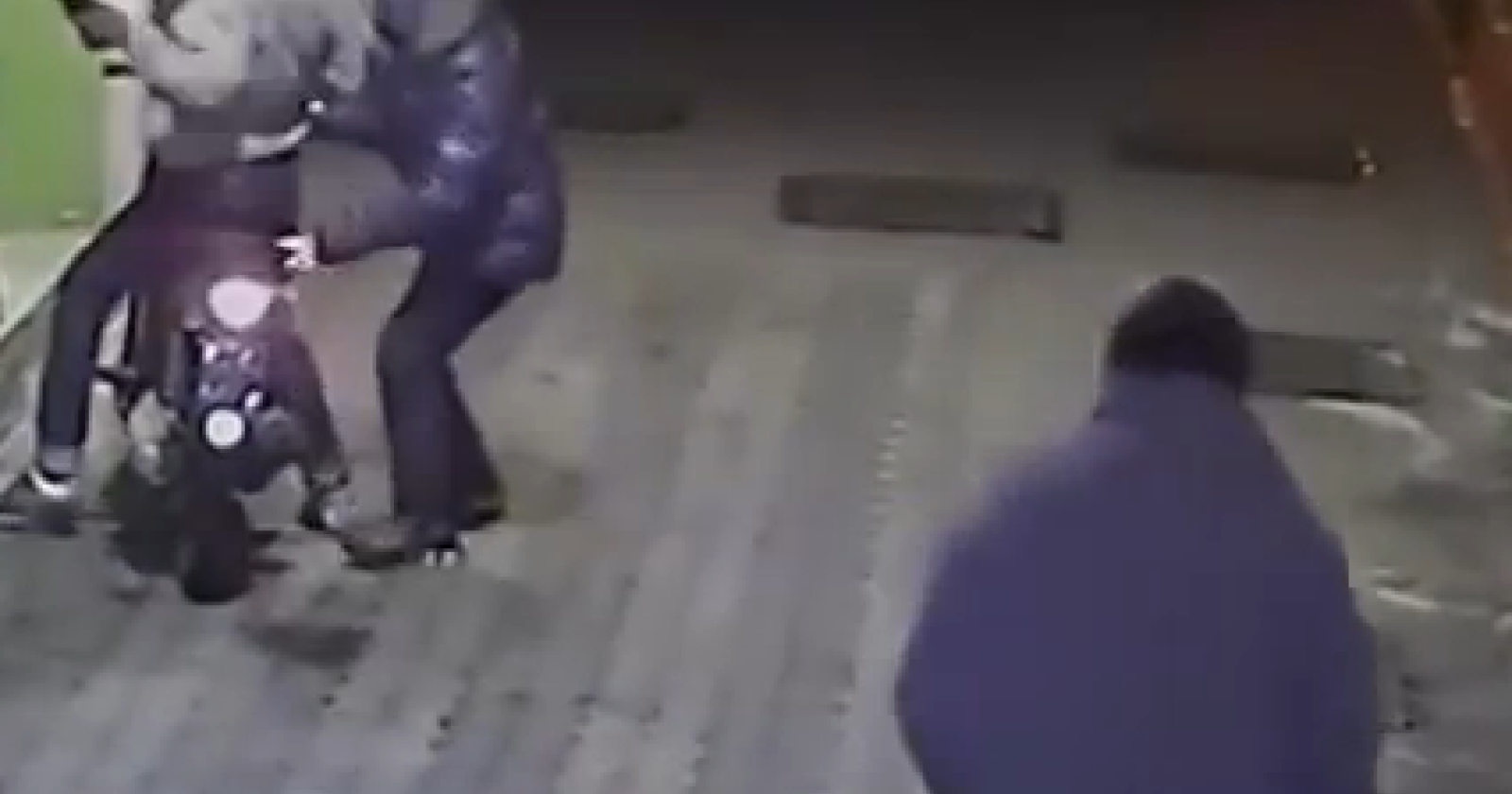 Foggia, rapina "distributore Erg": ad agire quattro banditi armati di pistole 