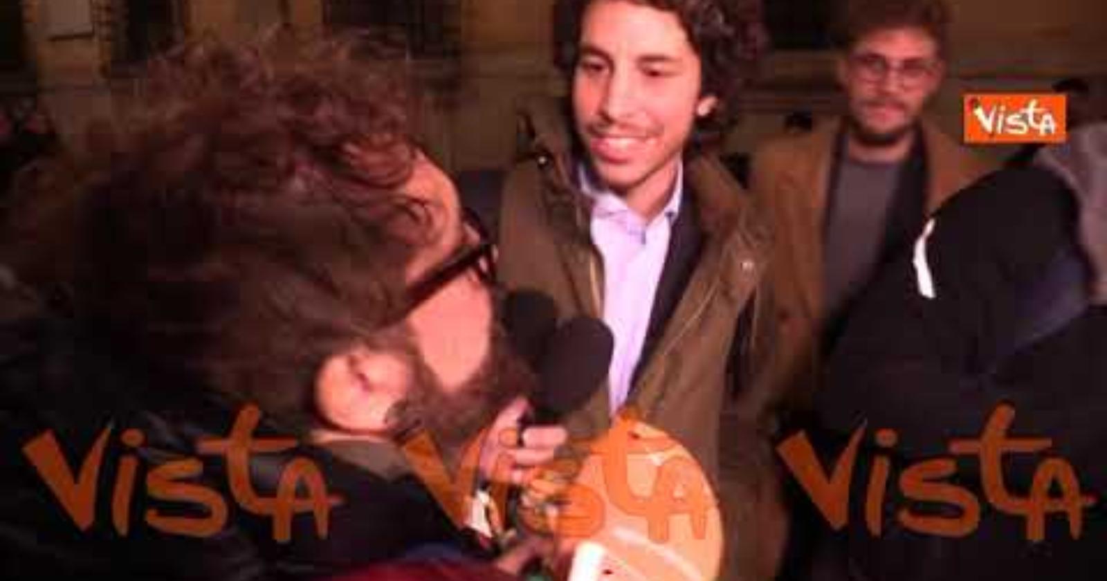 La sardina della Basilicata contesta i leader nazionali e gli porta dell'aglio