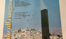 Oggi, 18 agosto 1994, a Rocchetta Sant'Antonio viene inaugurato il "Monumento all'emigrante" di Gerardo Gerardi