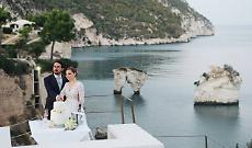 E' Baia dei Faraglioni sul Gargano la meta preferita dei matrimoni stranieri: vengono a sposarsi persino dall'Australia