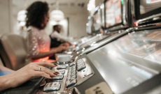 Non solo fortuna: come il gioco d'azzardo online sta influenzando l'alfabetizzazione tecnologica dei consumatori a Foggia e oltre