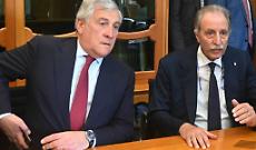 Tajani rilancia il modello Basilicata per le elezioni a Roma, Milano, Torino e va allo scontro con Salvini su Consob