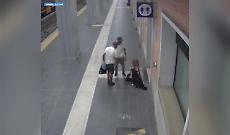 La Polizia ferroviaria di Foggia arresta due extracomunitari dopo aver rapinato una turista di Milano