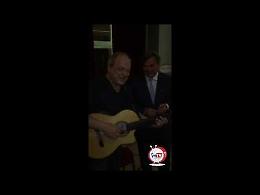 Toquinho duetta "Forza Foggia" col sindaco Landella 