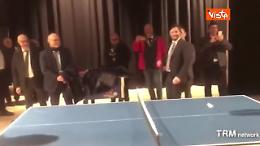 A Matera Sassoli torna bambino e gioca a ping pong con l'arcivescovo 