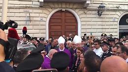 San Severo, l'abbraccio di Fico e Conte ai famigliari di Vincenzo Di Gennaro. Messaggio di Di Maio