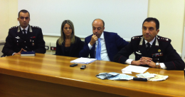 Padre bruto: spaccia droga e violenta figlia di 15 anni