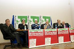 "Vade retro Renzi, fantoccio di Berlusconi"