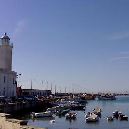 Manfredonia. Porto alla deriva e eolico in mare, la protesta prende il largo 