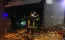 Via Mario Pagano: ignoti incendiano laboratorio orafo