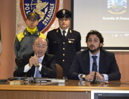 Polizia e GdF bloccano una tonnellata di marijuana ed armi clandestine dirette a Foggia