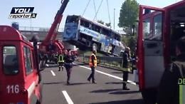 Incidente ad Ancona, pullman partito da Cerignola si ribalta sull'A14